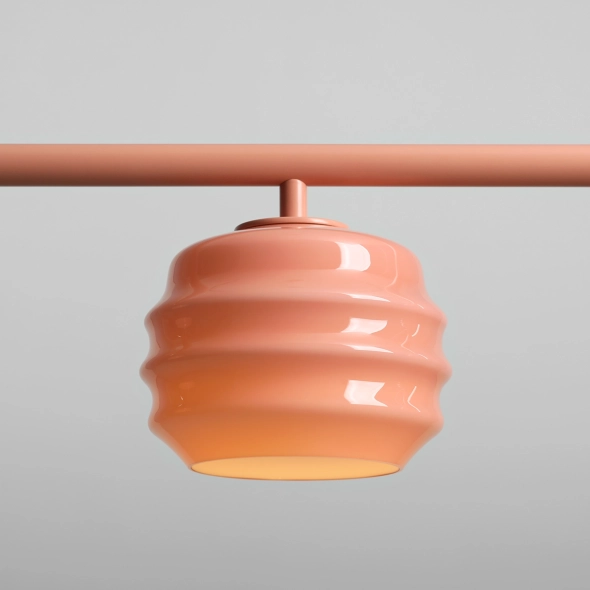 Trzypłomienna lampa wisząca w koralowym kolorze ze szklanymi kloszami PUFF GLAZE 3 CORAL
