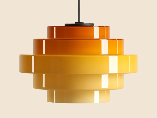 lampa z dużym kloszem
