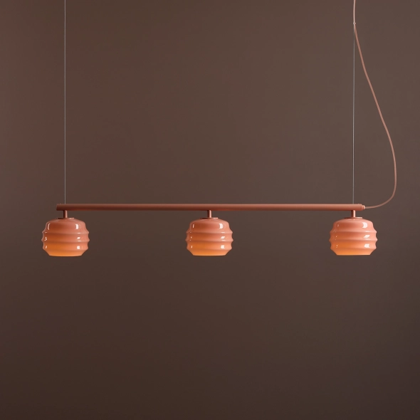 Trzypłomienna lampa wisząca w koralowym kolorze ze szklanymi kloszami PUFF GLAZE 3 CORAL