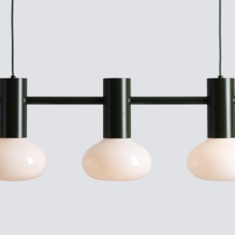 Designer-Hängeleuchte dreifach in tiefem Grün FLO 3 MOSS, entworfen von Sedno Studio